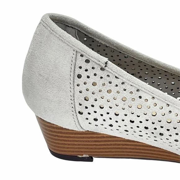 Journee Collection Finnola Grey Perforated Womens Wedge Pumps Size 8M - Picture 10 of 12